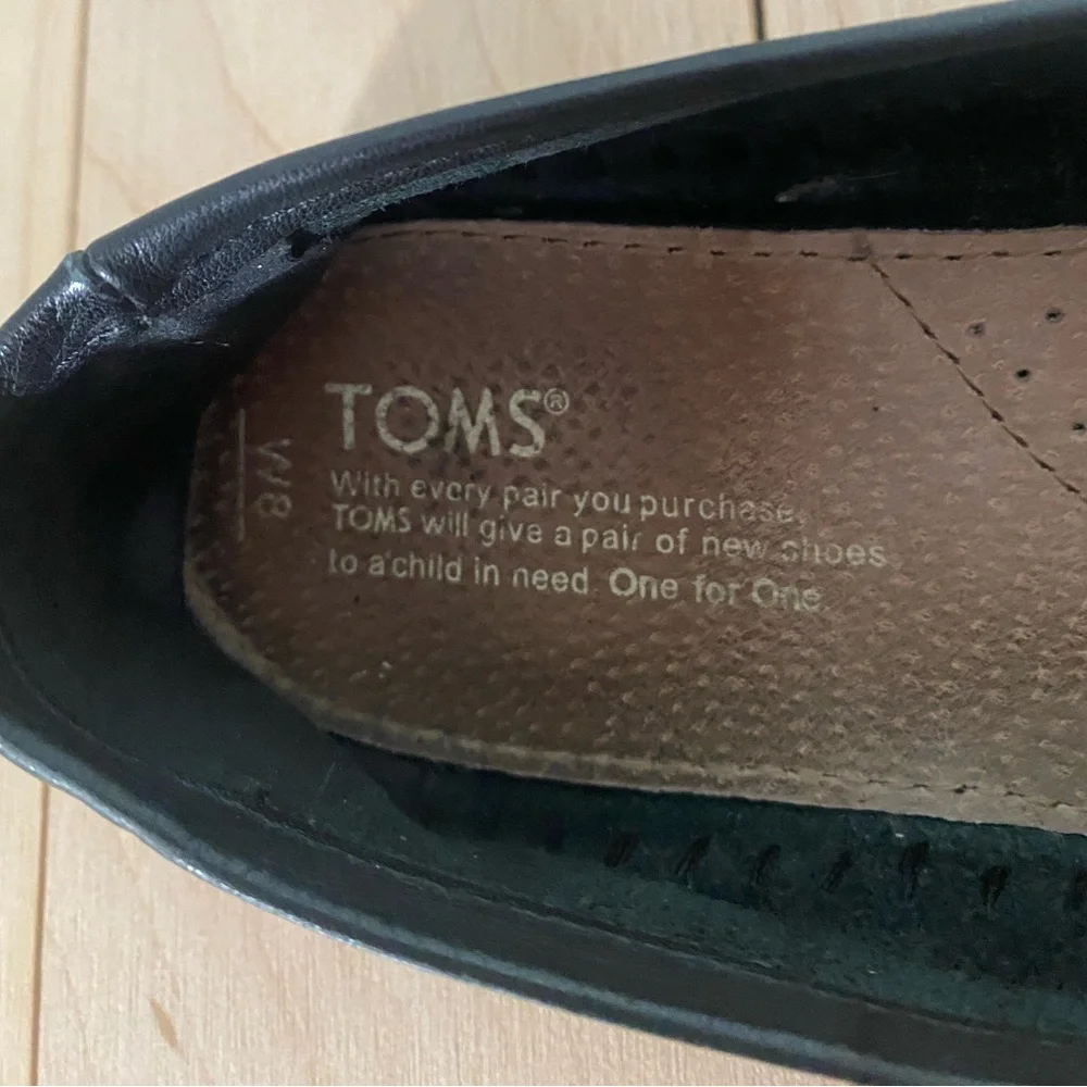 TOMS Black Leather Espadrille Slip On Alpargata Flats Jute Trim Womens Size *